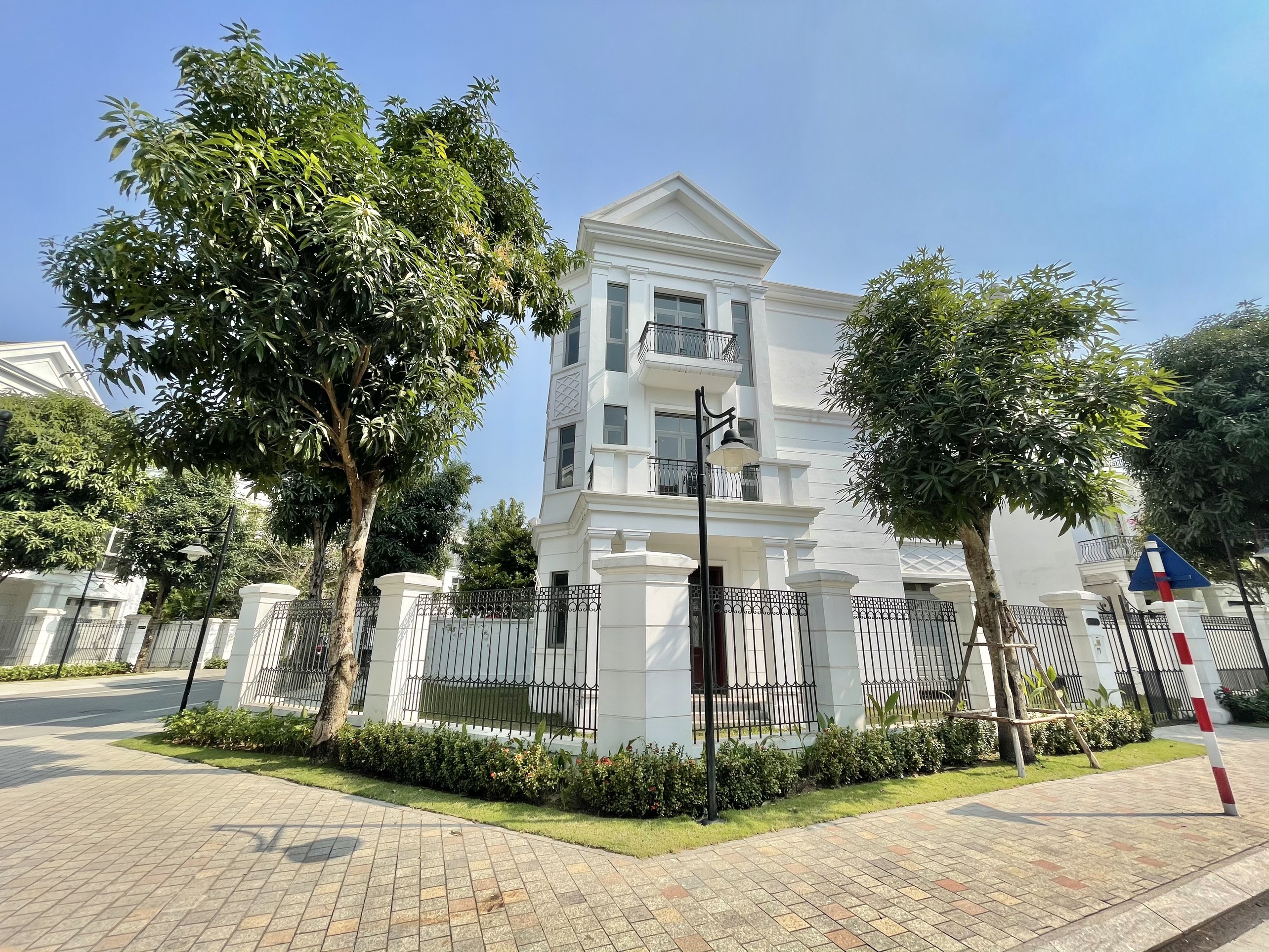  Bán Biệt thự đơn lập góc thô tại Vinhomes The Harmony, Long Biên, HN